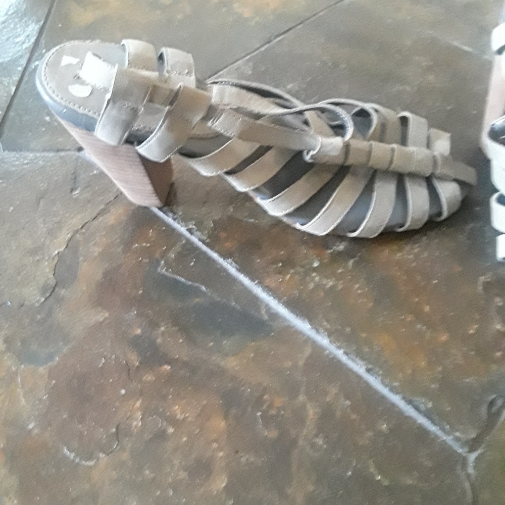 Shoes - Picture 5 of 8